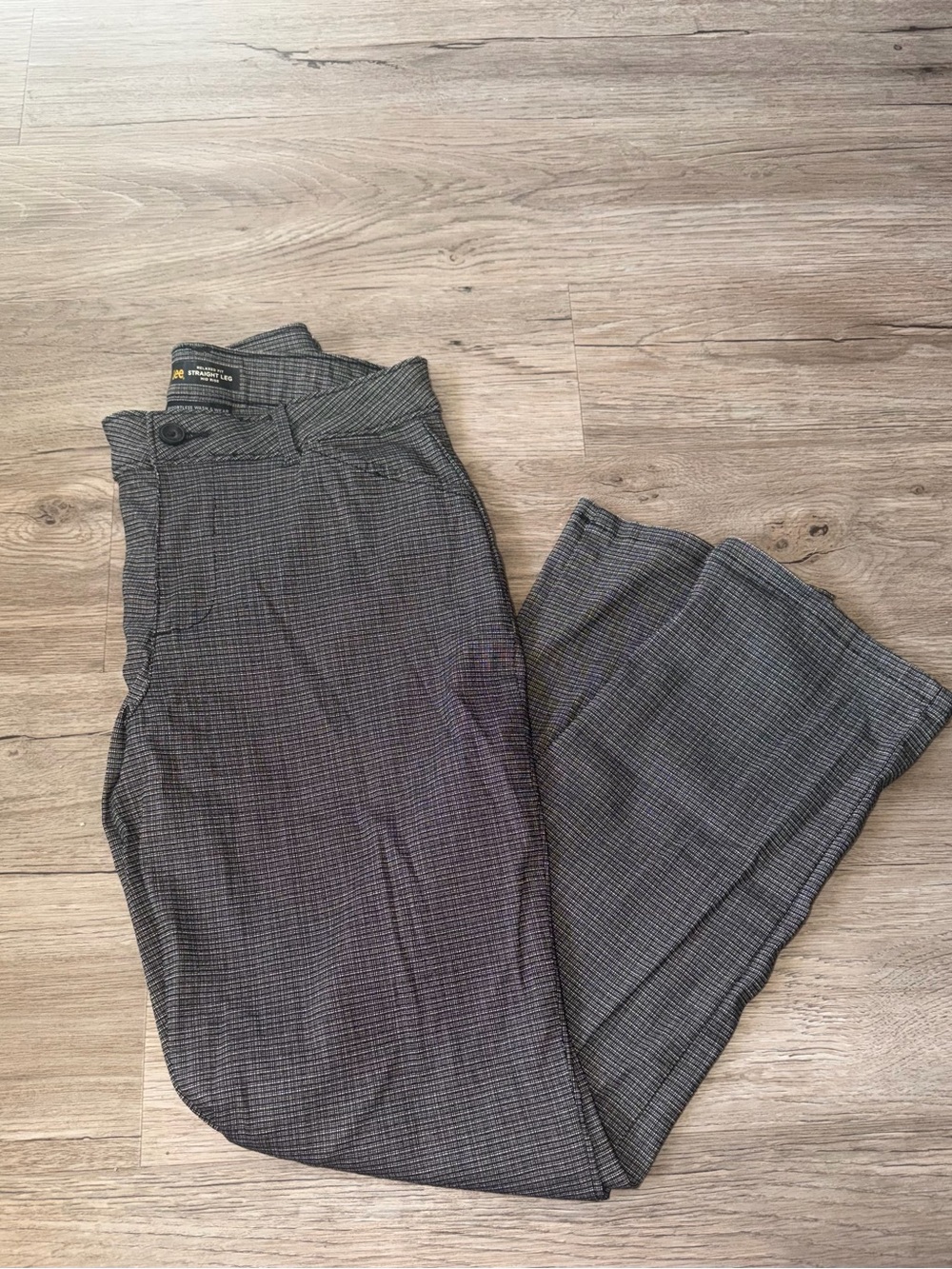 Lee straight leg mid rise relaxed fit dress pant size 6 short